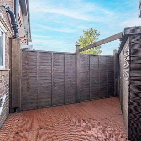Kings House Apartment Hayes, West London Apt A Northolt  Ngoại thất bức ảnh
