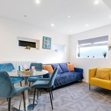 Kings House Apartment Hayes, West London Apt A Northolt  Ngoại thất bức ảnh