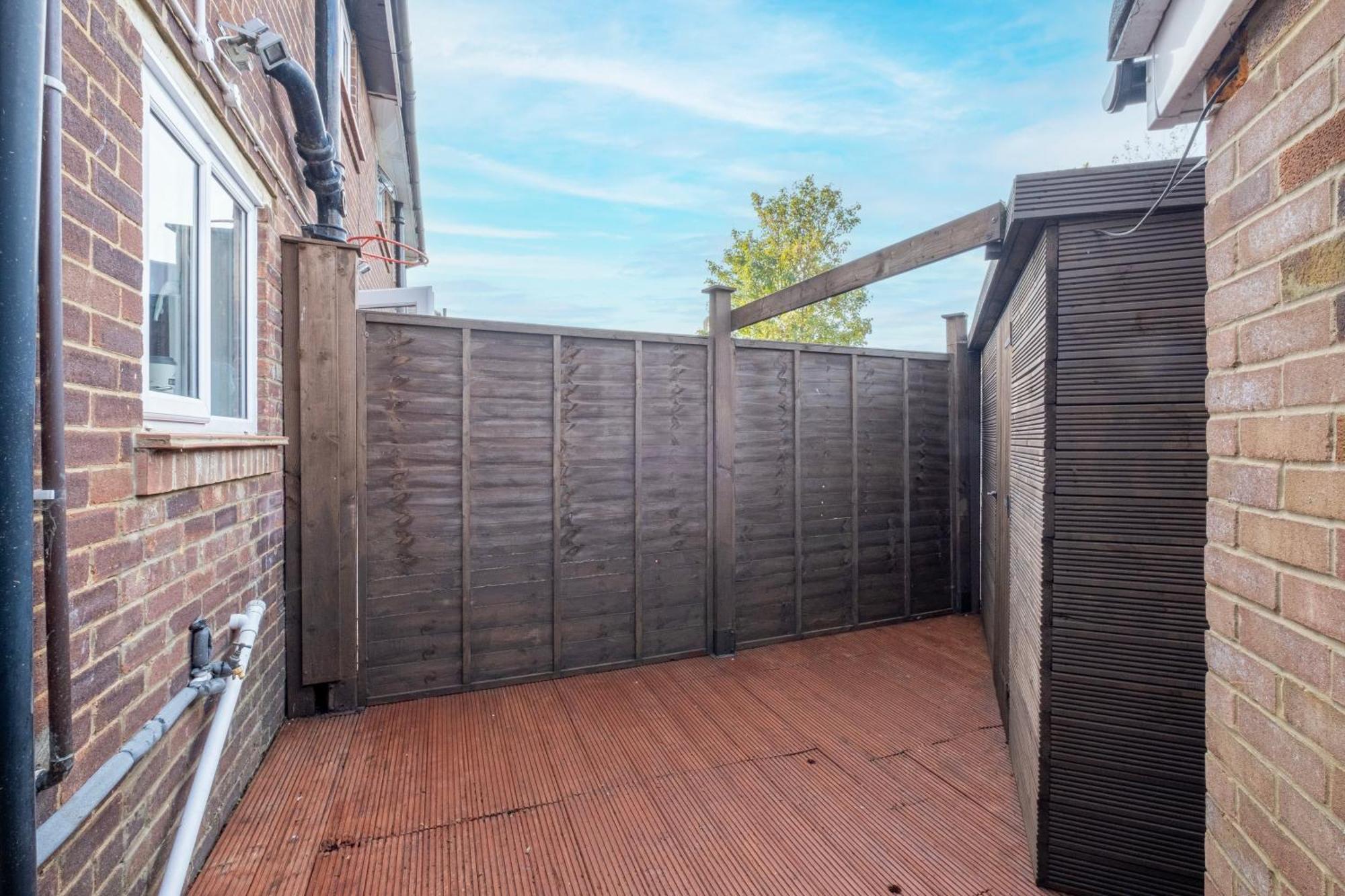 Kings House Apartment Hayes, West London Apt A Northolt  Ngoại thất bức ảnh