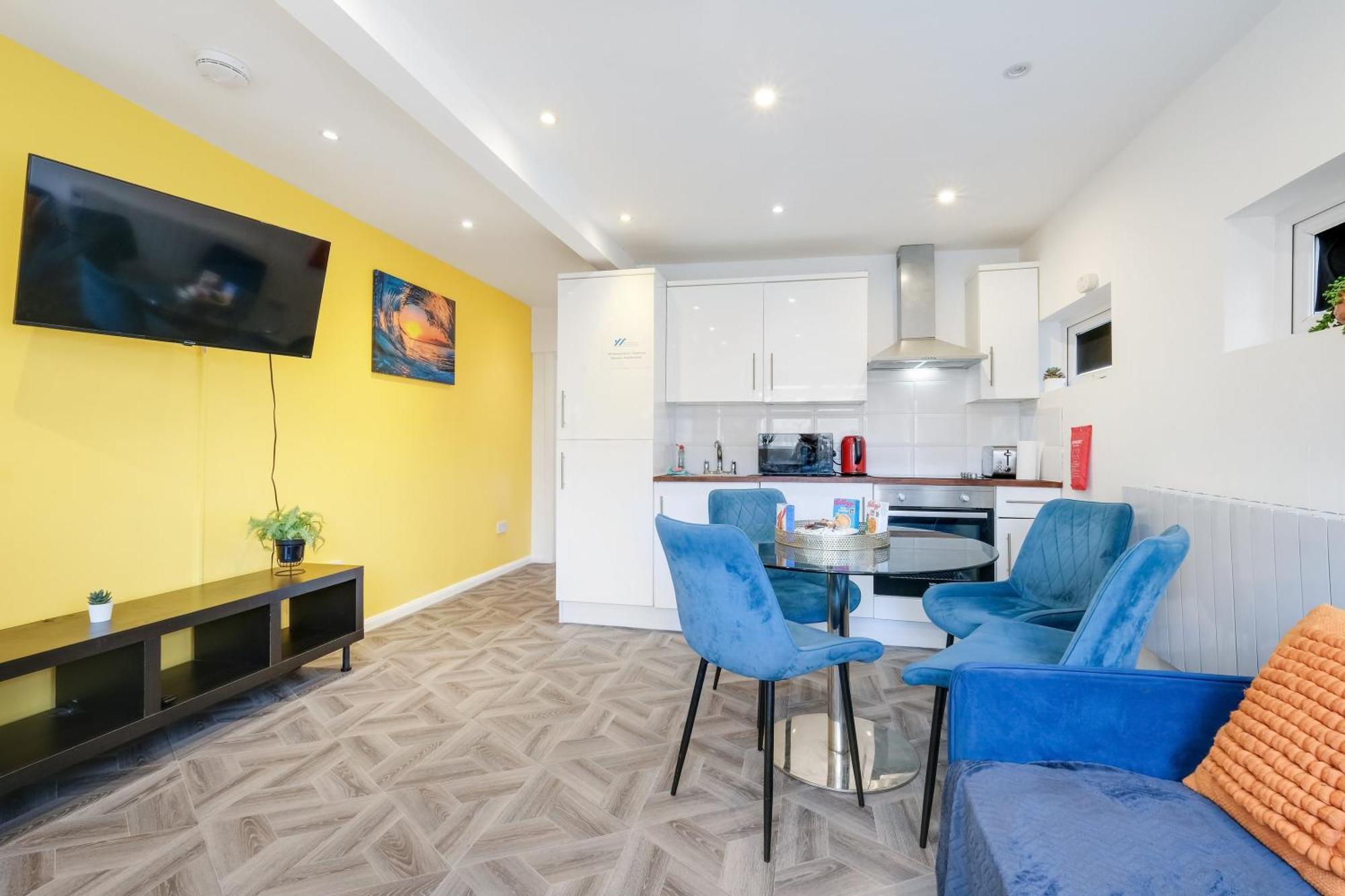 Kings House Apartment Hayes, West London Apt A Northolt  Ngoại thất bức ảnh