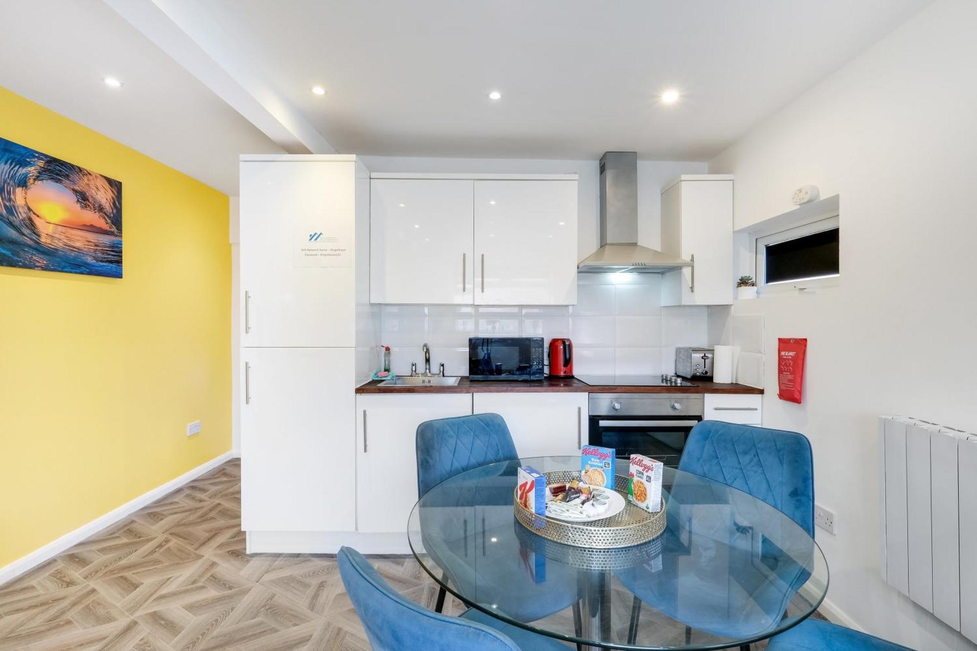 Kings House Apartment Hayes, West London Apt A Northolt  Ngoại thất bức ảnh