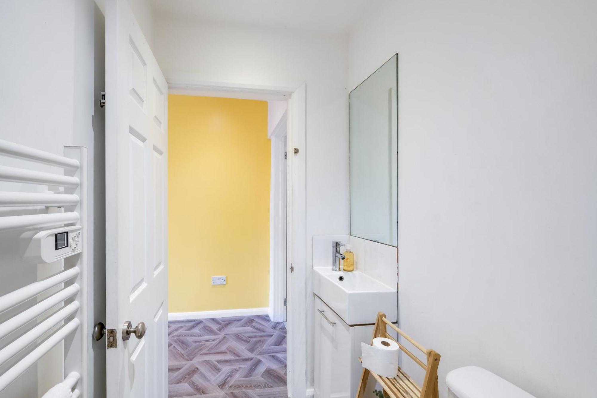 Kings House Apartment Hayes, West London Apt A Northolt  Ngoại thất bức ảnh