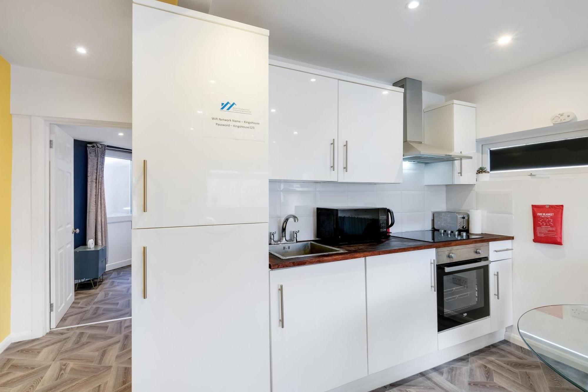 Kings House Apartment Hayes, West London Apt A Northolt  Ngoại thất bức ảnh